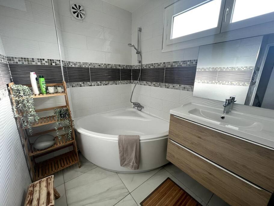 Hana Home Mantes-La-Jolie 6 Personnes Parking Public Gratuit Business&Family Kültér fotó